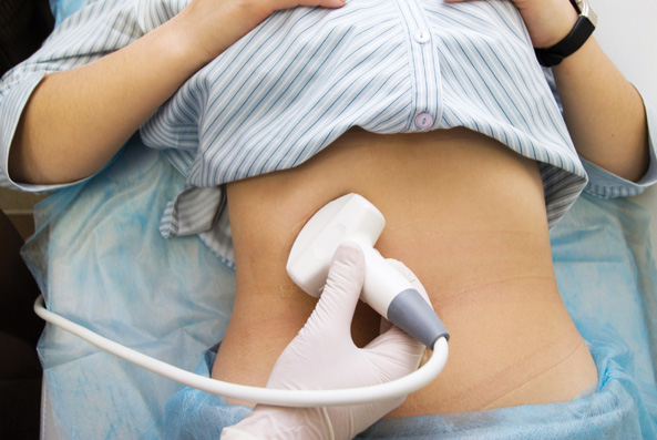 Abdominal ultrasound examination using a handheld transducer